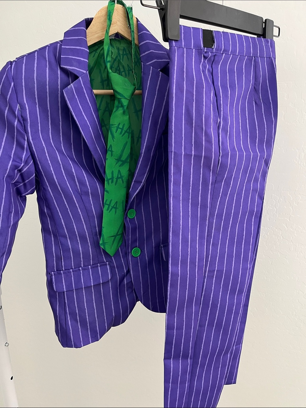 DC Purple Pinstripe Joker Suit with Tie MED **see description